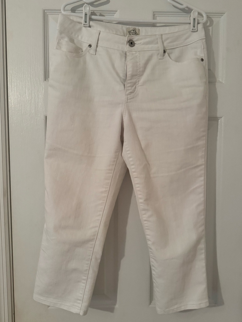 White Women's Straight-Leg Capri Jeans - Classic Casual